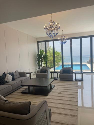 سحر المحيط لتأجير بيوت العطلات ocean magic luxury 4BR villa with privet pool, direct sea view,sharm in Al Dhaid سحر المحيط لتأجير بيوت العطلات ocean magic luxury 4BR villa with privet pool, direct sea view,sharm in Al Dhaid