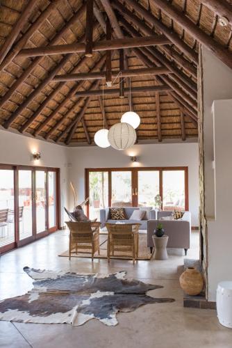 Felles stue/TV-område, Unembeza Boutique Lodge in Hoedspruit Felles stue/TV-område, Unembeza Boutique Lodge in Hoedspruit