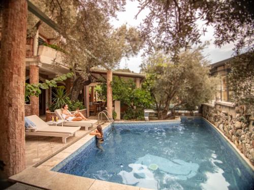 Úszómedence, Apartments and Rooms Levantin Inn in Sveti Stefan Úszómedence, Apartments and Rooms Levantin Inn in Sveti Stefan