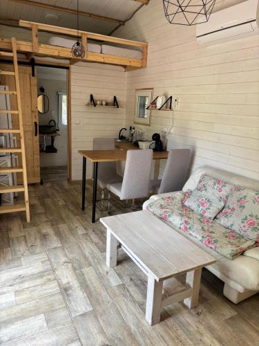 Konyha, TINY HOUSE - Karlovarský kraj Loket (TINY HOUSE - Karlovarsky kraj Loket) in Kralovske Porici Konyha, TINY HOUSE - Karlovarský kraj Loket (TINY HOUSE - Karlovarsky kraj Loket) in Kralovske Porici