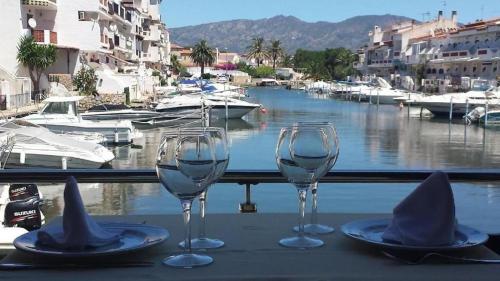 Hotel Portofino in Empuriabrava Hotel Portofino in Empuriabrava