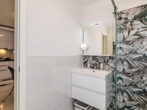 Badkamer, Modern Apartment with Terrace and Private Parking Krk - Two Bedroom Apartment in Krk Island Badkamer, Modern Apartment with Terrace and Private Parking Krk - Two Bedroom Apartment in Krk Island