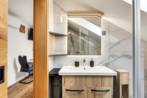 Баня, Apartmaji Kunej pod Gradom in Пишеце Баня, Apartmaji Kunej pod Gradom in Пишеце