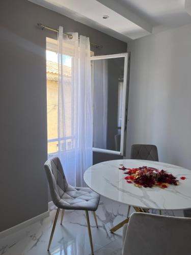 Trésor Étoile, luxe & lumière - Duplex 4 personnes (Tresor Etoile, luxe & lumiere - Duplex 4 personnes) in Pertuis Trésor Étoile, luxe & lumière - Duplex 4 personnes (Tresor Etoile, luxe & lumiere - Duplex 4 personnes) in Pertuis