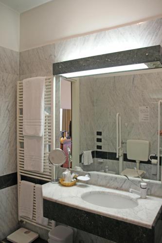 Fürdőszoba, Park Hotel Villa Leon d'Oro in Noventa Di Piave Fürdőszoba, Park Hotel Villa Leon d'Oro in Noventa Di Piave