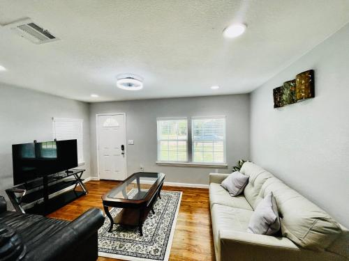 Spacious Location! 15 minutes from downtown Dallas in West Dallas Spacious Location! 15 minutes from downtown Dallas in West Dallas