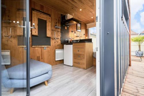 Tiny cosy - Terrasse privée - Valenciennes - Arrivée autonome (Tiny cosy - Terrasse privee - Valenciennes - Arrivee autonome) in Valenciennes Tiny cosy - Terrasse privée - Valenciennes - Arrivée autonome (Tiny cosy - Terrasse privee - Valenciennes - Arrivee autonome) in Valenciennes