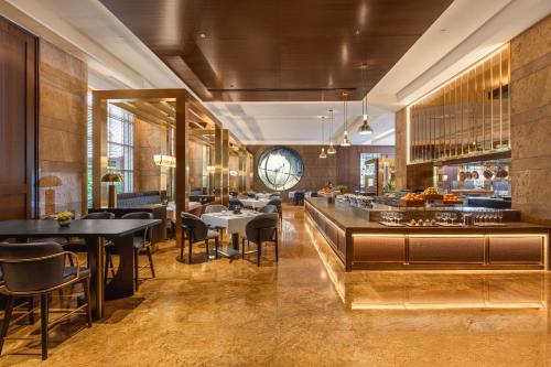 레스토랑, 그랜드 하얏트 뭄바이 (Grand Hyatt Mumbai) in 뭄바이 / 봄베이 레스토랑, 그랜드 하얏트 뭄바이 (Grand Hyatt Mumbai) in 뭄바이 / 봄베이