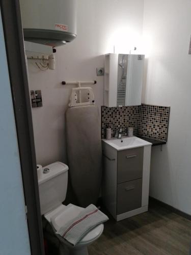 Le Petit Cosy 2e étage 15 m2 (Le Petit Cosy 2e etage 15 m2) in Niort Le Petit Cosy 2e étage 15 m2 (Le Petit Cosy 2e etage 15 m2) in Niort