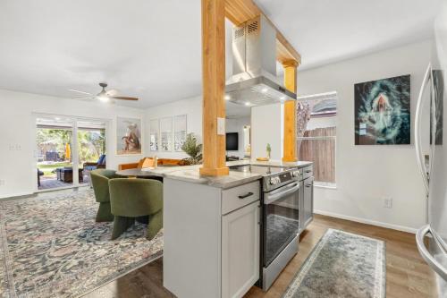 Stylish Gulfport Bungalow with Pool, Steps to Downtown Restaurants and Shops! in Gulfport (FL) Stylish Gulfport Bungalow with Pool, Steps to Downtown Restaurants and Shops! in Gulfport (FL)