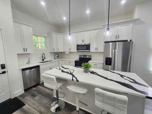 Brand New 3-Bedroom Duplex in Perfect Location Between Downtown Atlanta & Airport in Pittsburgh Brand New 3-Bedroom Duplex in Perfect Location Between Downtown Atlanta & Airport in Pittsburgh