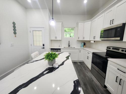 Brand New 3-Bedroom Duplex in Perfect Location Between Downtown Atlanta & Airport in Pittsburgh Brand New 3-Bedroom Duplex in Perfect Location Between Downtown Atlanta & Airport in Pittsburgh