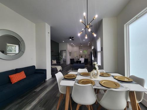 Brand New 3-Bedroom Duplex in Perfect Location Between Downtown Atlanta & Airport in Pittsburgh Brand New 3-Bedroom Duplex in Perfect Location Between Downtown Atlanta & Airport in Pittsburgh
