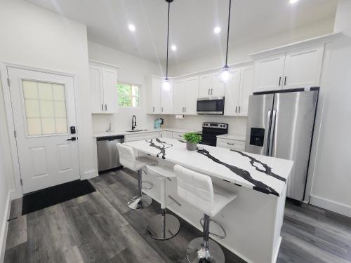 Brand New 3-Bedroom Duplex in Perfect Location Between Downtown Atlanta & Airport in Pittsburgh Brand New 3-Bedroom Duplex in Perfect Location Between Downtown Atlanta & Airport in Pittsburgh