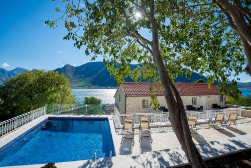 Conte Hotel & Restaurant in Perast Conte Hotel & Restaurant in Perast