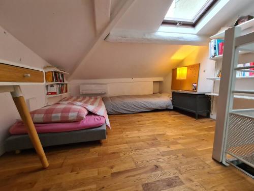 Appartement parisien en bas de Montmatre in Pigalle Appartement parisien en bas de Montmatre in Pigalle