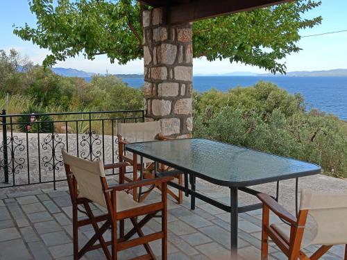 SIX INDEPENDENT HOUSES BY THE sea in Glifa SIX INDEPENDENT HOUSES BY THE sea in Glifa