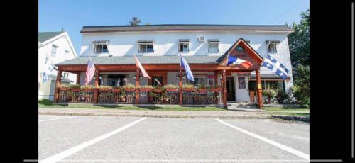 Auberge Restaurant du Monde in Nominingue (QC) Auberge Restaurant du Monde in Nominingue (QC)
