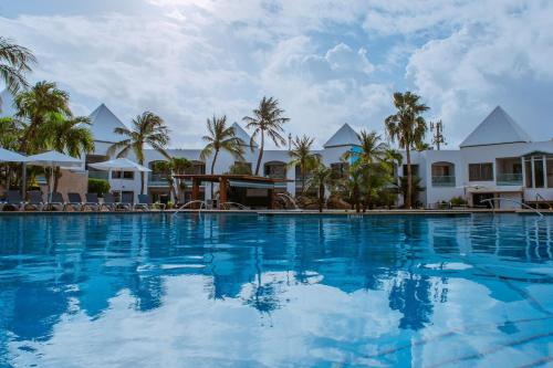 Swimmingpool, The Mill Resort & Suites Aruba in Noord Swimmingpool, The Mill Resort & Suites Aruba in Noord