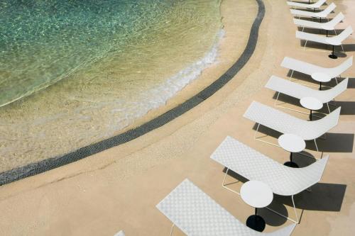 Swimming pool, The Westin Doha Hotel & Spa in Al Jadeed / Al Nasr Swimming pool, The Westin Doha Hotel & Spa in Al Jadeed / Al Nasr