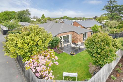 المنظر الخارجي, Sunny Garden Retreat - 3-BR Home near Mall, City & Airport in بابانيو المنظر الخارجي, Sunny Garden Retreat - 3-BR Home near Mall, City & Airport in بابانيو