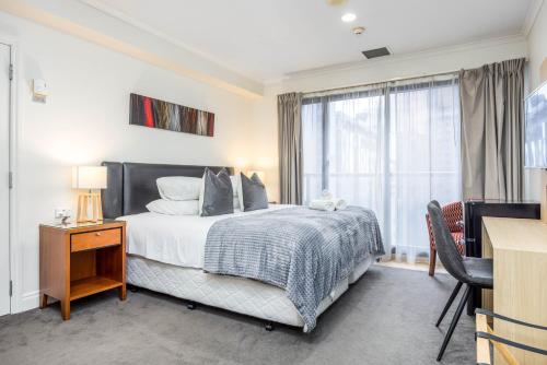 Highrise studio apartment w/ AC, Pool & Gym in Auckland CBD