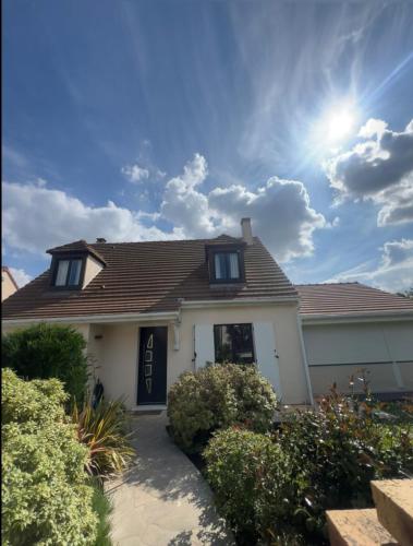 Villa Proche paris in Santeny Villa Proche paris in Santeny