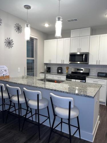 New City Gem 2BDR Heart of ATL Pool & Gym in Collier Heights New City Gem 2BDR Heart of ATL Pool & Gym in Collier Heights
