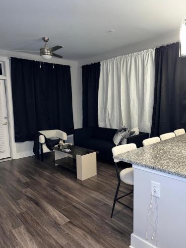 New City Gem 2BDR Heart of ATL Pool & Gym in Collier Heights New City Gem 2BDR Heart of ATL Pool & Gym in Collier Heights