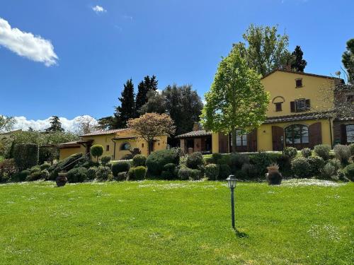 Kert, Il Noce Peaceful Tuscan Haven with Pool and Views in Centoia Kert, Il Noce Peaceful Tuscan Haven with Pool and Views in Centoia