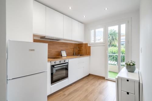 Konyha, Modern apartment, steps from tramway near Matisse Múzeum Konyha, Modern apartment, steps from tramway near Matisse Múzeum