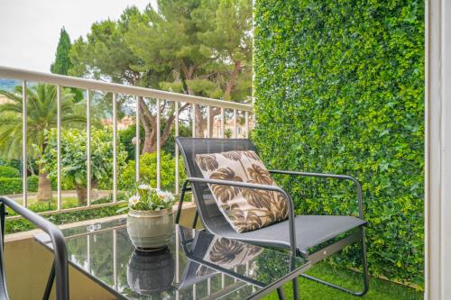 Erkély/terasz, Modern apartment, steps from tramway near Matisse Múzeum Erkély/terasz, Modern apartment, steps from tramway near Matisse Múzeum