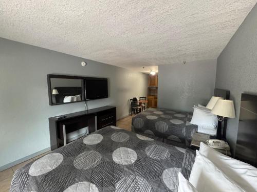 Budget Inn Sanford International Airport in Lake Mary Budget Inn Sanford International Airport in Lake Mary