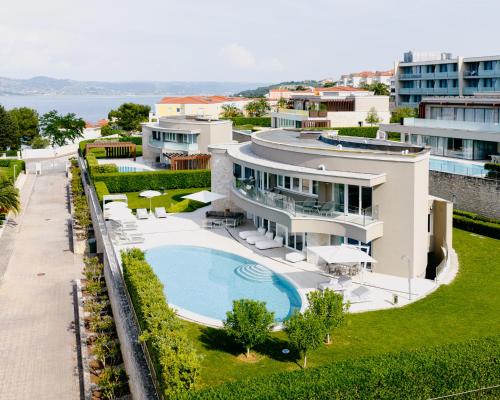 Grand Villas Adriatic situated within luxury golf & spa resort Kempinski Hotel Adriatic in Crveni Vrh Grand Villas Adriatic situated within luxury golf & spa resort Kempinski Hotel Adriatic in Crveni Vrh