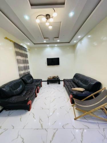 sala de TV, Diop herbergement in Thies sala de TV, Diop herbergement in Thies