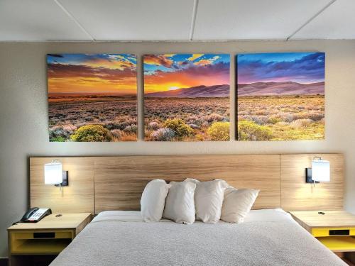 Guestroom, Days Inn by Wyndham Houston in Houston (TX) Guestroom, Days Inn by Wyndham Houston in Houston (TX)