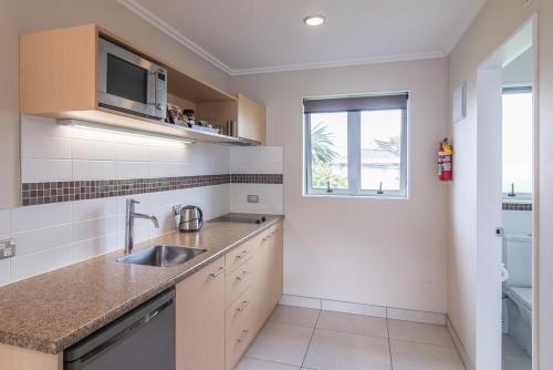 ห้องครัว, Dupont Motels in โลเวอร์ ฮัท ห้องครัว, Dupont Motels in โลเวอร์ ฮัท