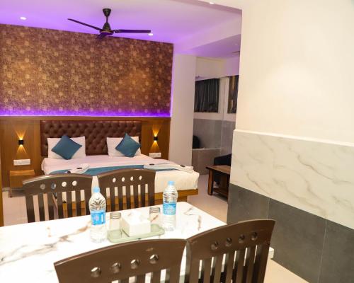 Hotel Ruby Lodging And Boarding in دومبيفلي Hotel Ruby Lodging And Boarding in دومبيفلي