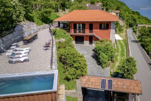 Kert, Villa LM - Private Villa, Lake View, Salt Pool in Belgirate Kert, Villa LM - Private Villa, Lake View, Salt Pool in Belgirate