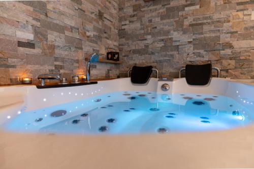 Pezsgőfürdő, Aux 3 Glands - Nature & Spa in Dieffenbach-Au-Val Pezsgőfürdő, Aux 3 Glands - Nature & Spa in Dieffenbach-Au-Val