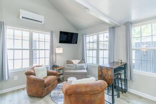 Cozy Tiny Home for 2! Short drive to the Beach! in Parkland Cozy Tiny Home for 2! Short drive to the Beach! in Parkland