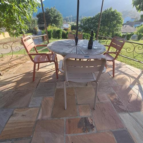 Erkély/terasz, A Casuccia - Maison traditionnelle Corse avec piscine privée (A Casuccia - Maison traditionnelle Corse avec piscine privee) in San Nicolao Erkély/terasz, A Casuccia - Maison traditionnelle Corse avec piscine privée (A Casuccia - Maison traditionnelle Corse avec piscine privee) in San Nicolao