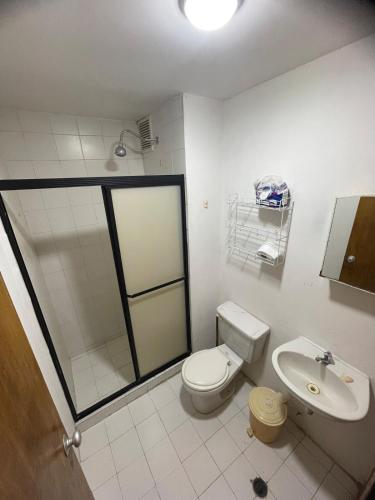 Bathroom, Apartamento sambil valencia con agua de pozo y wifi de 500 mb in El Vinedo Valencia Bathroom, Apartamento sambil valencia con agua de pozo y wifi de 500 mb in El Vinedo Valencia