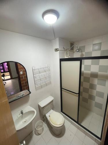 Bathroom, Apartamento sambil valencia con agua de pozo y wifi de 500 mb in El Vinedo Valencia Bathroom, Apartamento sambil valencia con agua de pozo y wifi de 500 mb in El Vinedo Valencia