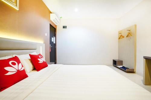 This photo about ZEN Rooms near Teluk Tering shared on HyHotel.com