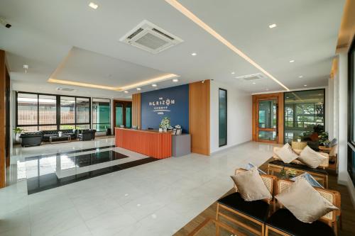 Lobby, The Horizon Groove Hotel in Phlai Chumphon Lobby, The Horizon Groove Hotel in Phlai Chumphon