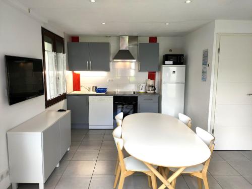 صالة مشتركة/ منطقة التلفزيون, Gîte 1805Bis Montagnes du Jura avec Spa et Sauna classé 3 étoiles (Gite 1805Bis Montagnes du Jura avec Spa et Sauna classe 3 etoiles) in Foncine Le Haut صالة مشتركة/ منطقة التلفزيون, Gîte 1805Bis Montagnes du Jura avec Spa et Sauna classé 3 étoiles (Gite 1805Bis Montagnes du Jura avec Spa et Sauna classe 3 etoiles) in Foncine Le Haut