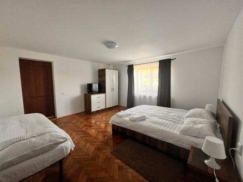 Casa Cheilor in Petrestii De Jos Casa Cheilor in Petrestii De Jos