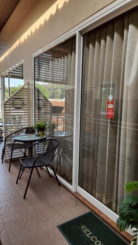 Balcony/terrace, Chilli Hotel & Restaurant in Samed City Center Balcony/terrace, Chilli Hotel & Restaurant in Samed City Center
