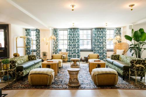 Lobby, Hotel Clermont in Poncey-Highland Lobby, Hotel Clermont in Poncey-Highland